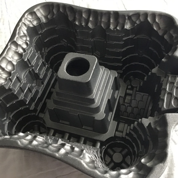 NORDICWARE CASTLE BUNDT PAN**PERFECT KIDS BIRTHDAY CAKE!😃 - Picture 6 of 9